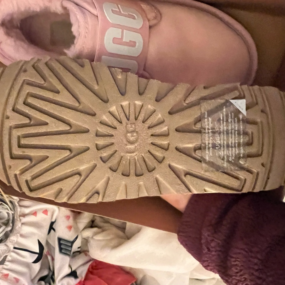Light pink Ugg boots size 8 - Picture 2 of 2